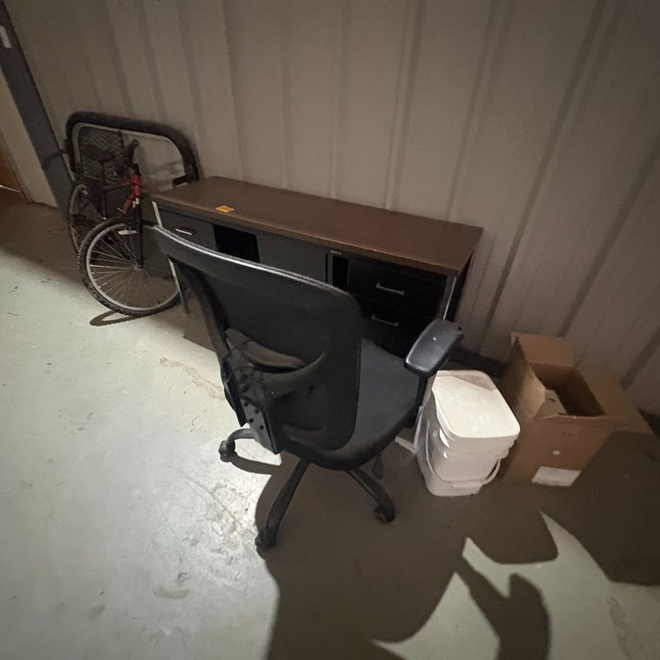 #42121 • Lot of Desk, Chair & Table