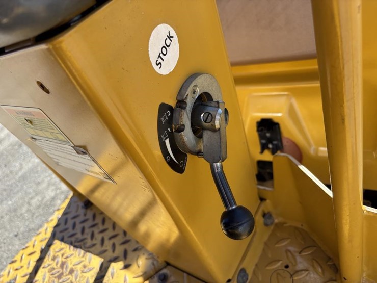 2013-caterpillar-cb22-image-24