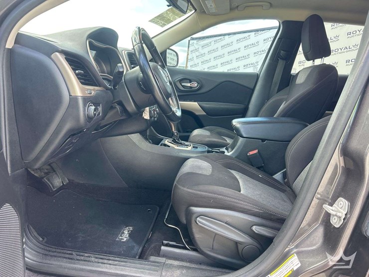 2018-jeep-cherokee-image-13