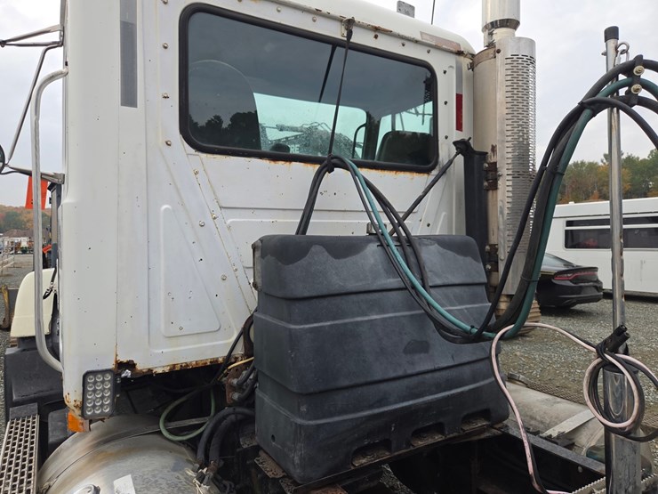 2000-mack-ch613-image-18