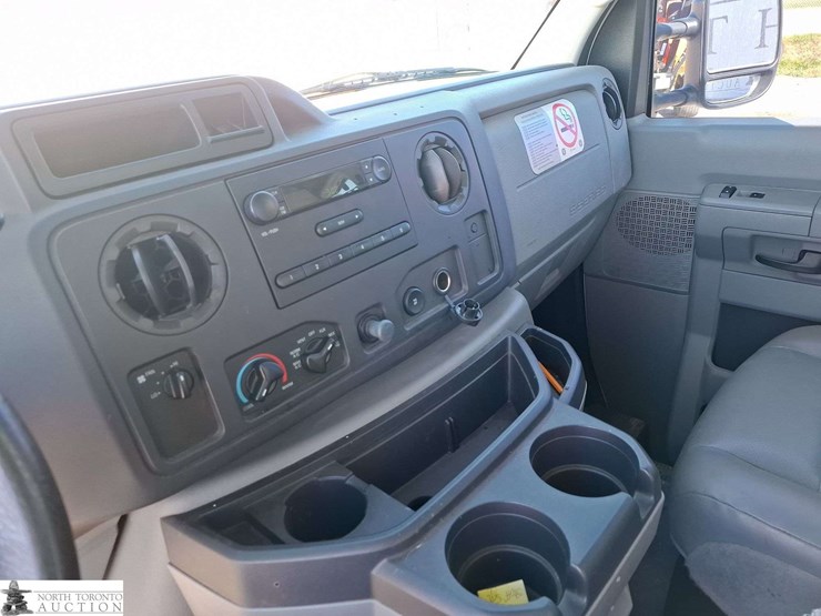 2011-ford-cargo-image-12