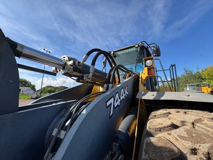 deere-744k-image-39