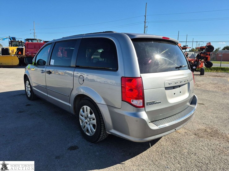 2017-dodge-grand-caravan-sxt-image-7