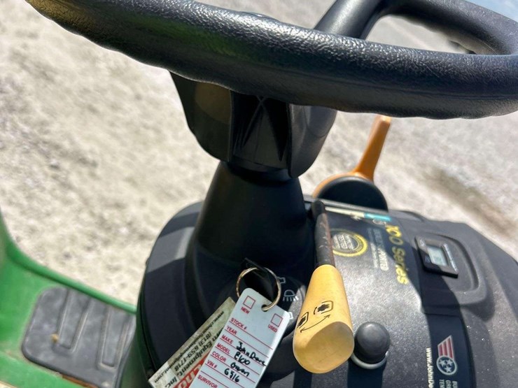 2019-john-deere-e100-42in-riding-mower-image-14