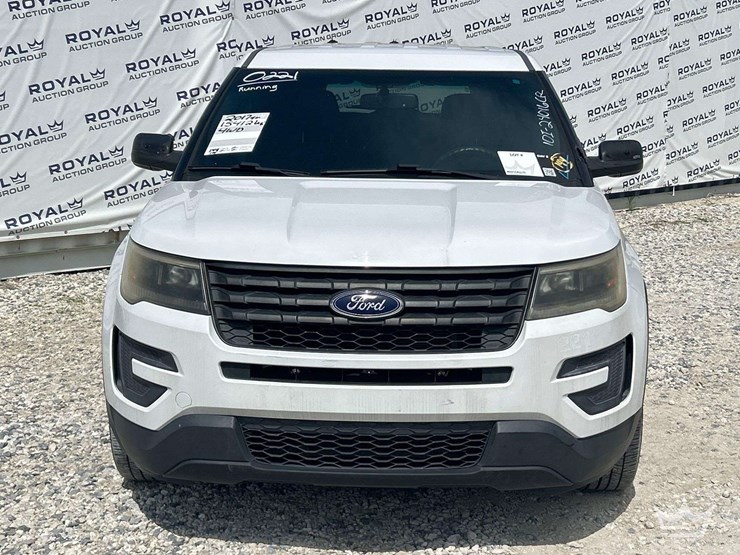 2017-ford-explorer-image-26