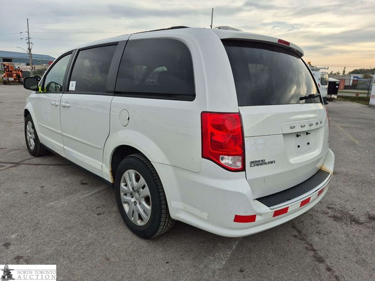 2014-dodge-grand-caravan-sxt-image-7