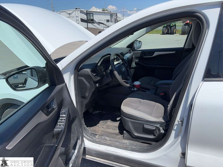 2022-ford-escape-image-10