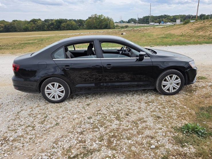 #25322-•-2017-volkswagen-jetta-passenger-car-image-16