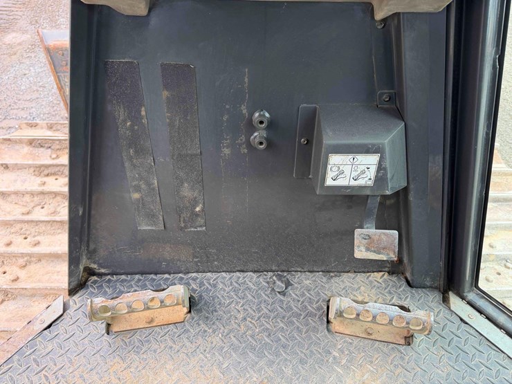 2016-case-850m-wt-image-24