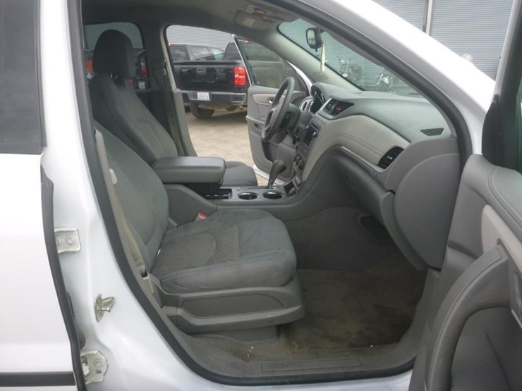 2017-chevrolet-traverse-image-10