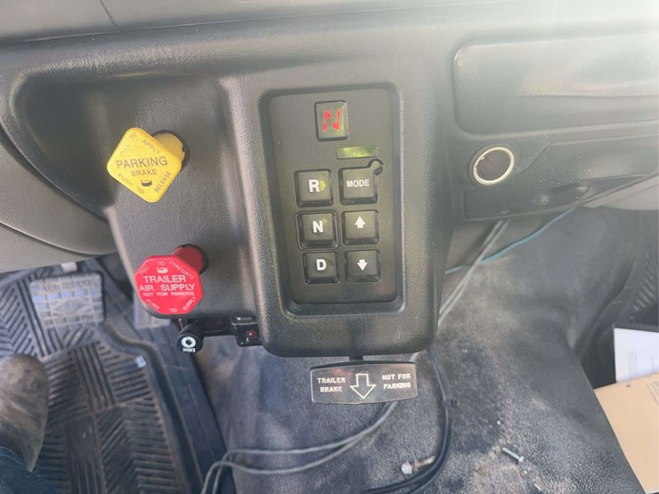 2004-ford-f750-image-27
