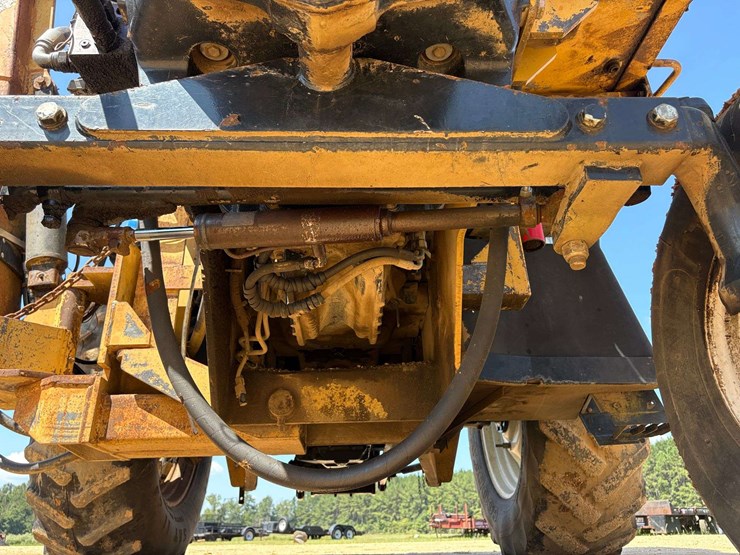 2004-new-holland-ts100a-image-38