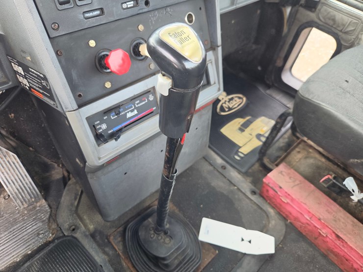 2000-mack-ch613-image-39