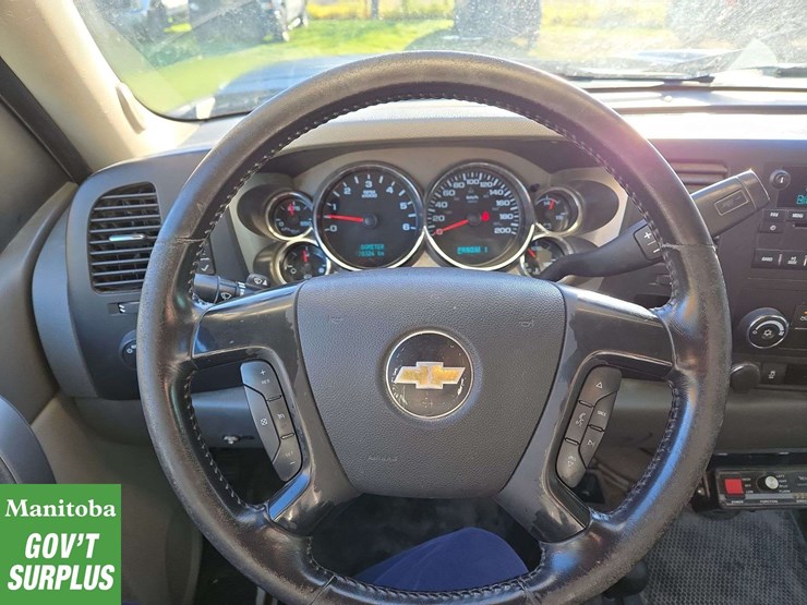 2012-chevrolet-silverado-2500hd-image-18