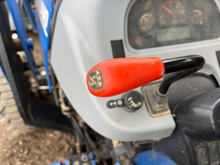 2015-new-holland-workmaster-37-image-24