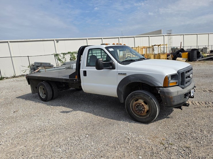 2005-ford-f550-image-23