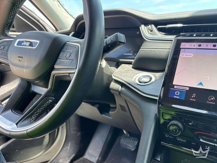 2022-jeep-grand-cherrokee-suv-image-16
