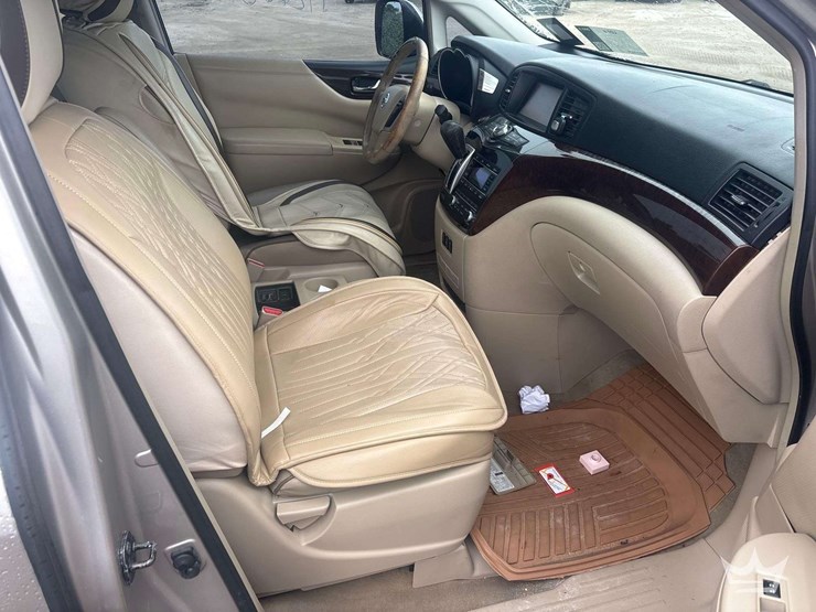 2012-nissan-quest-image-24