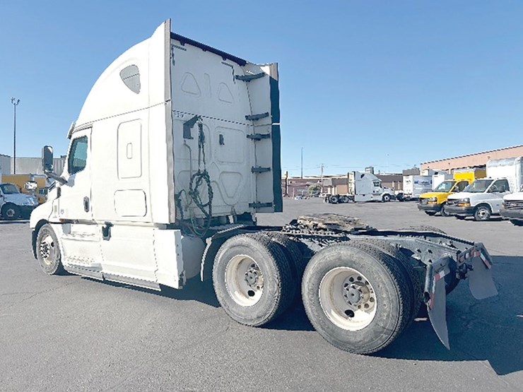 2020-freightliner-cascadia-126-image-2
