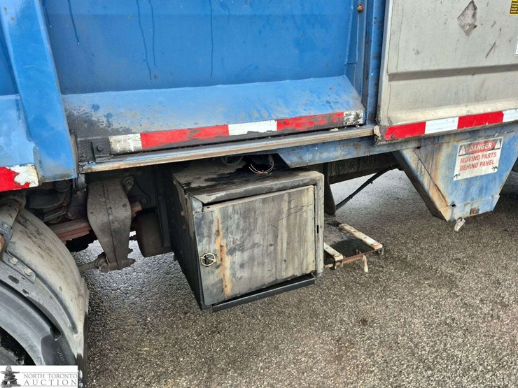 2018-freightliner-m2-106-image-24