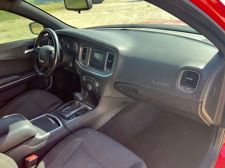 2017-dodge-charger-4-door-sedan-(224,247-miles)-image-19