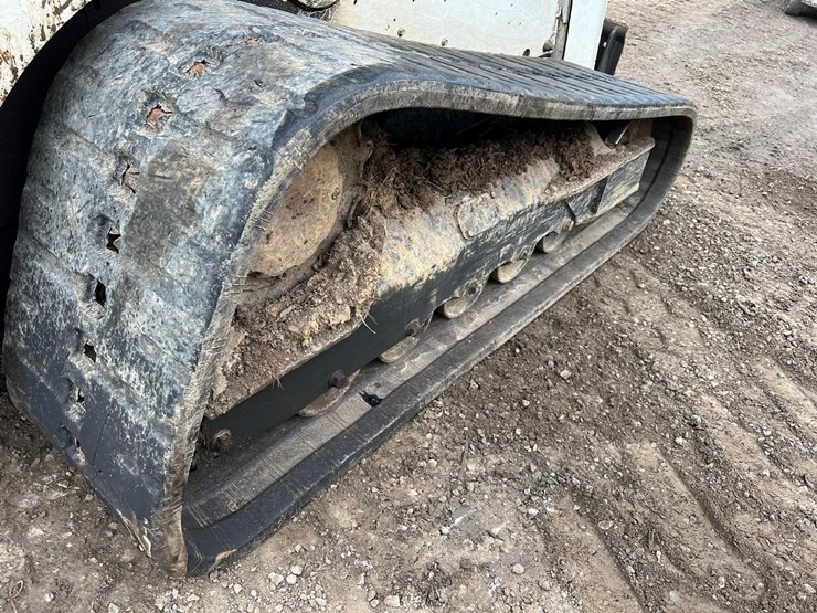 2019-bobcat-t740-image-13