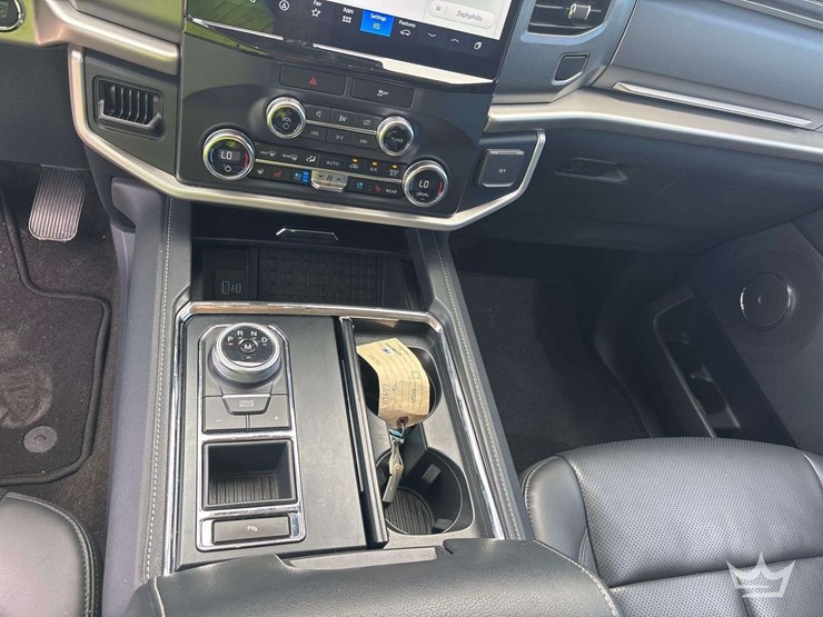 2023-ford-expedition-image-13