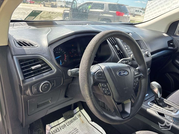 2016-ford-edge-image-10