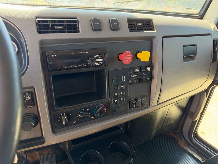 2020-peterbilt-348-image-14