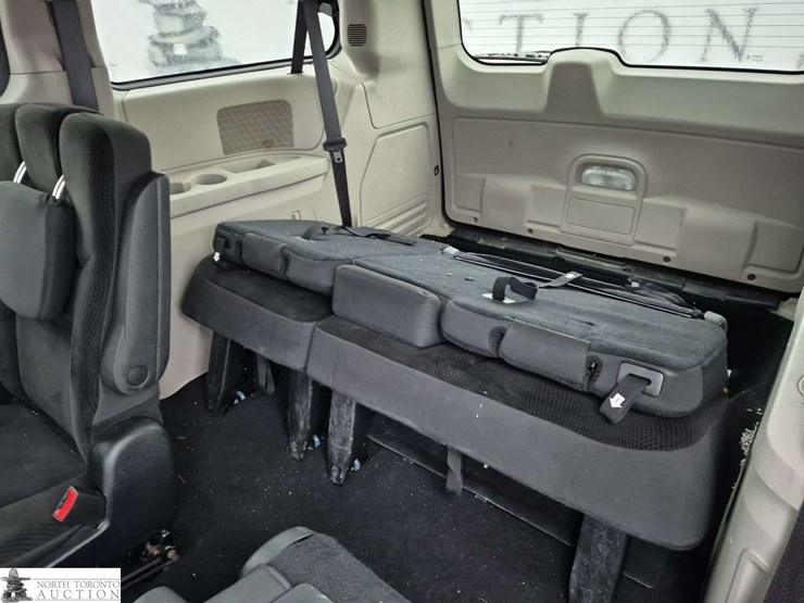 2017-dodge-grand-caravan-sxt-image-21