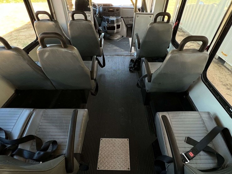 2011-ford-e350-image-31