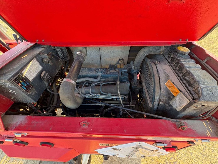 2004-moffett-m5500-image-21
