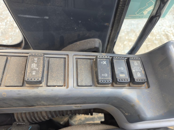 2017-deere-245g-lc-image-60
