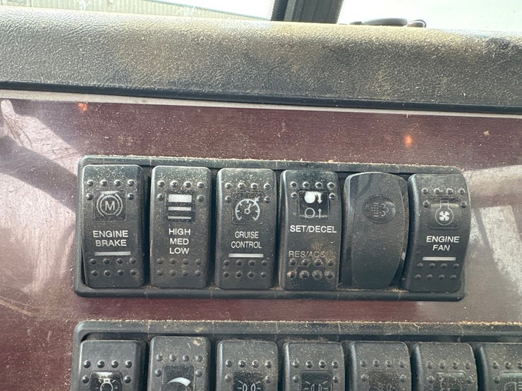 2013-western-star-4900sa-image-82