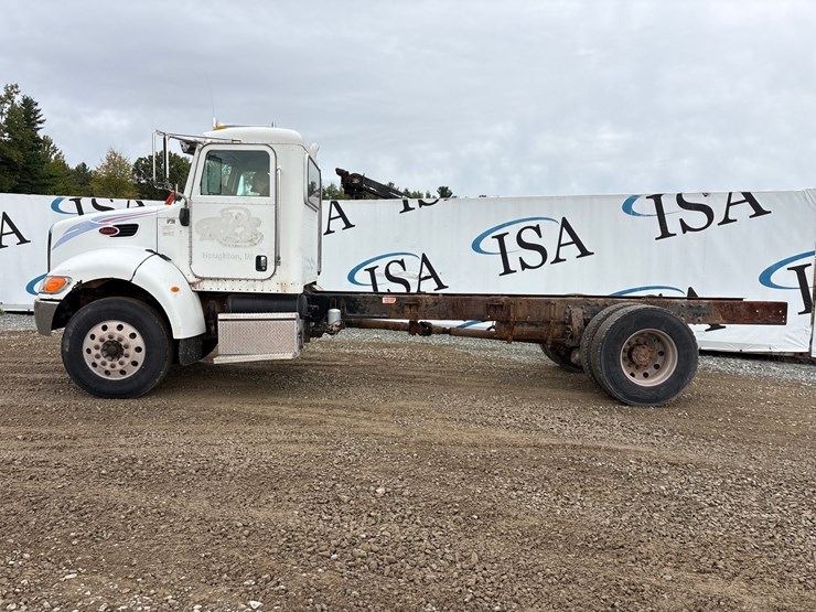 2007-peterbilt-335-image-2