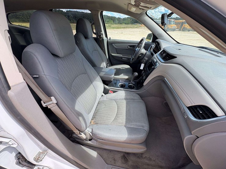 2017-chevrolet-traverse-image-18