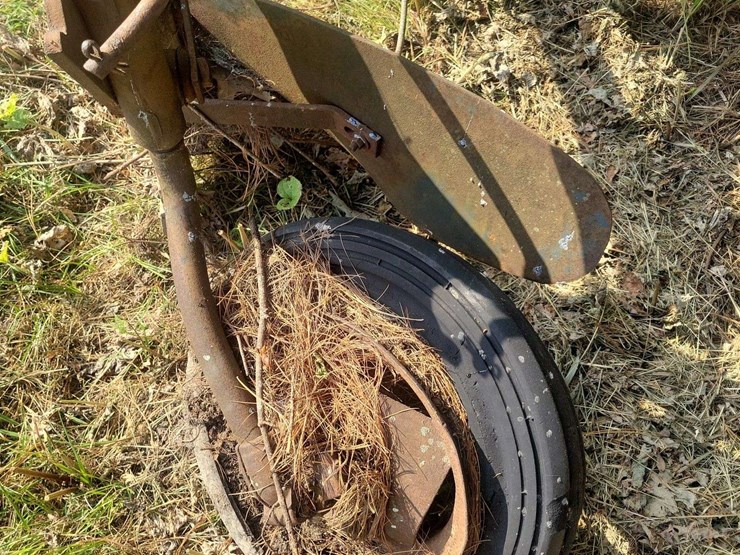 tractor-drawn-pull-type-moldboard-plow-image-7
