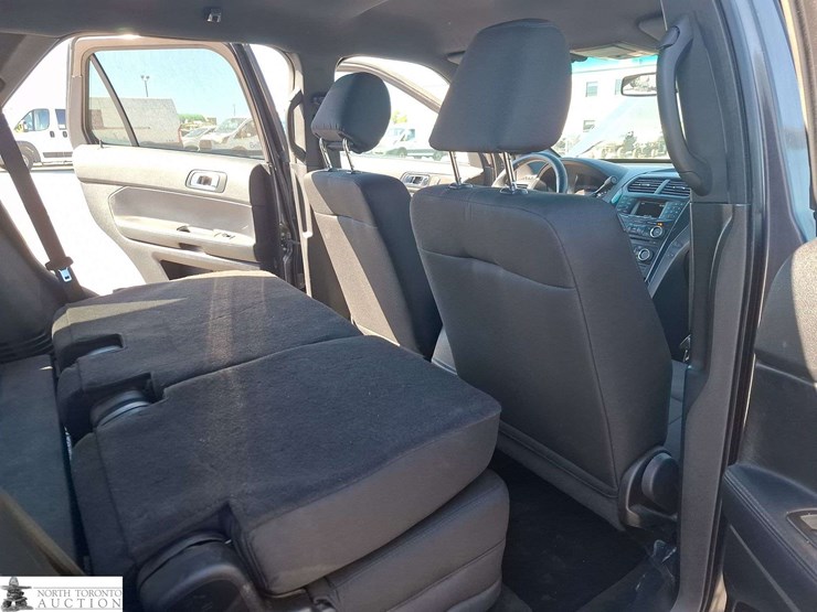 2016-ford-explorer-image-18