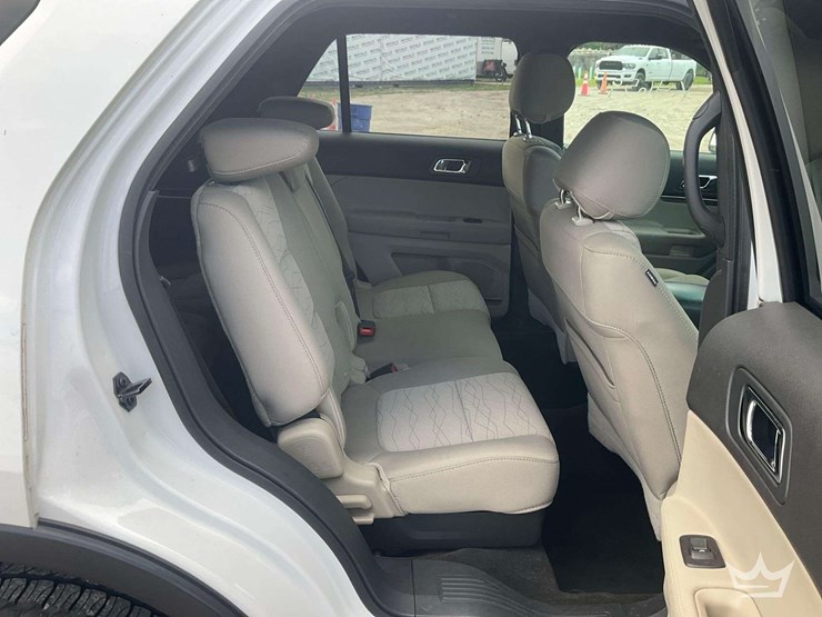 2013-ford-explorer-image-19