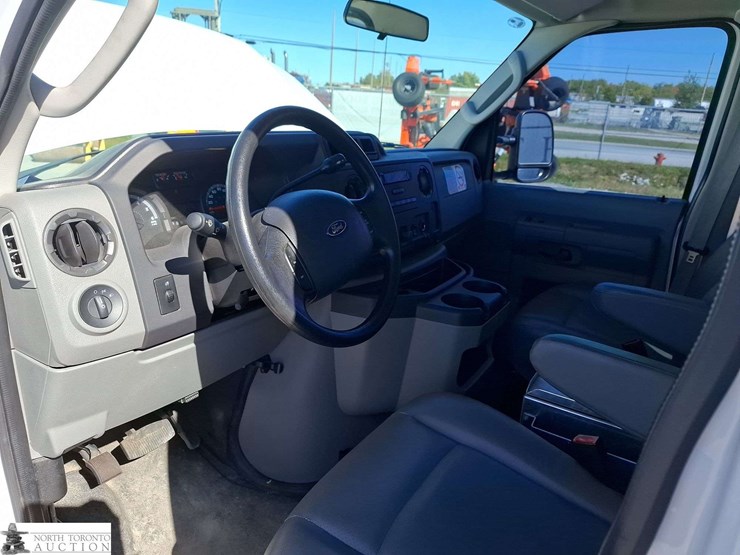 2011-ford-cargo-image-10