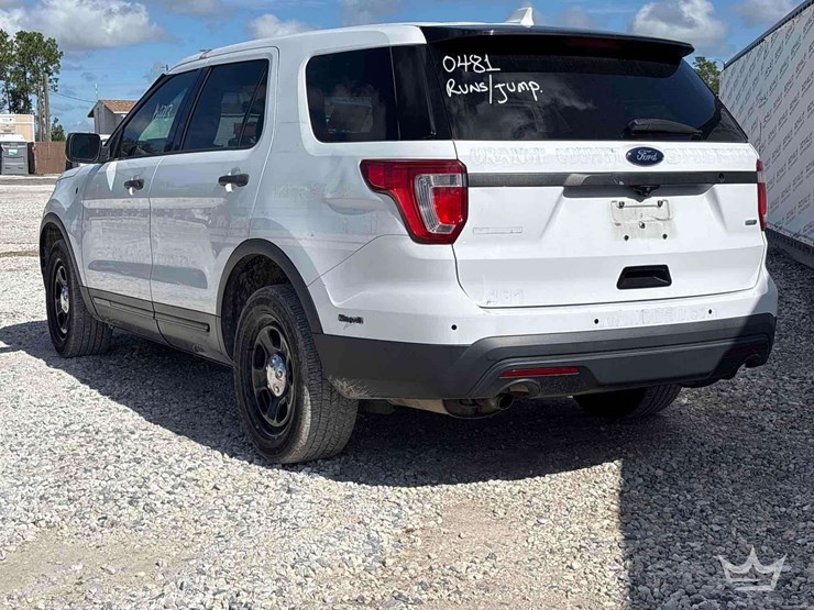 2016-ford-explorer-image-2