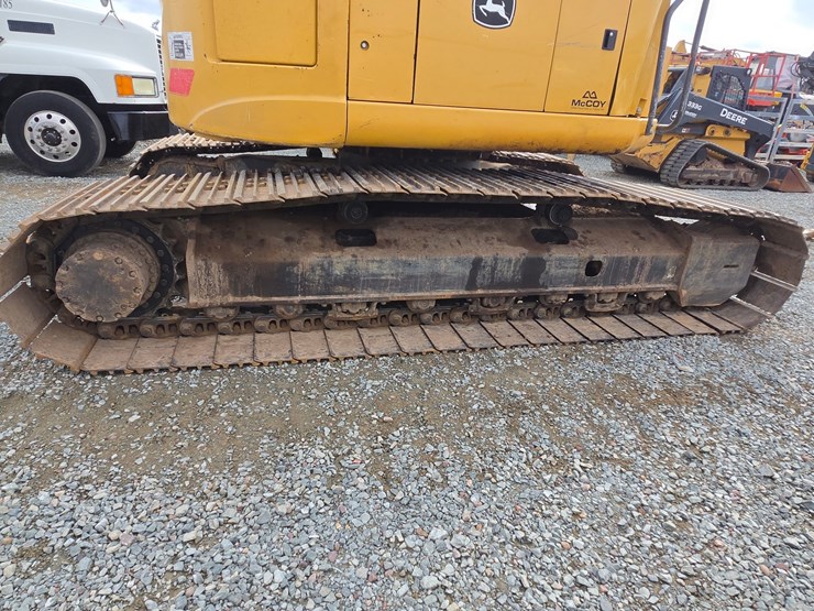 2017-deere-245g-lc-image-73