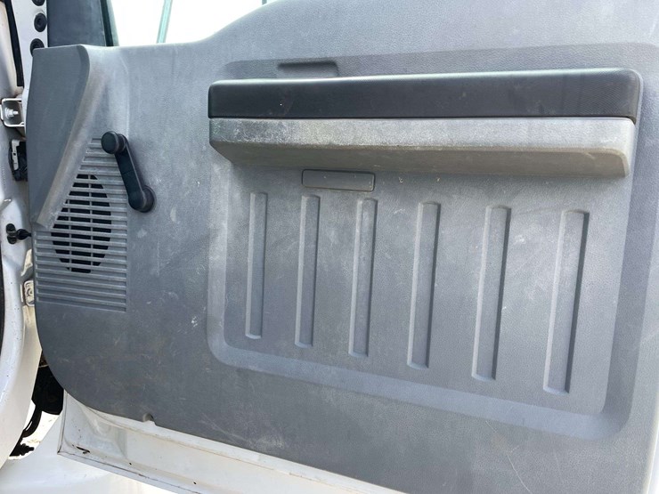 2011-ford-f750-image-17