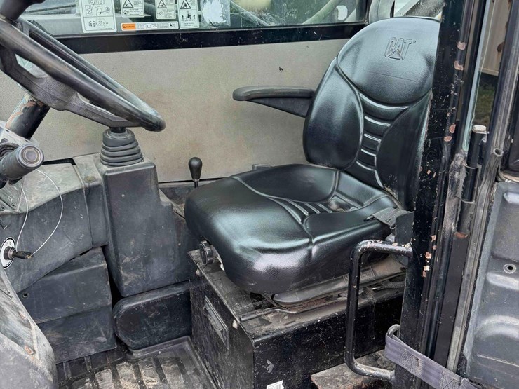2013-caterpillar-tl943c-image-25