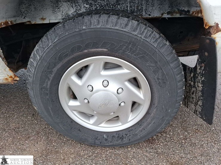 2012-ford-cargo-image-17
