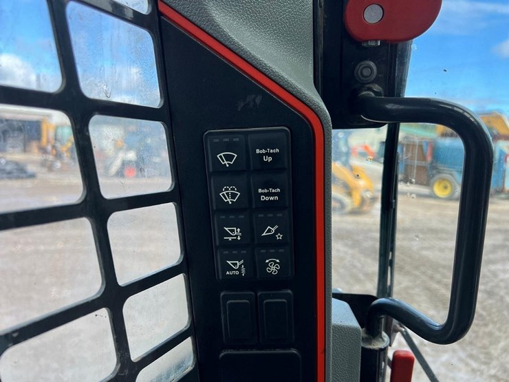 2021-bobcat-t66-image-26
