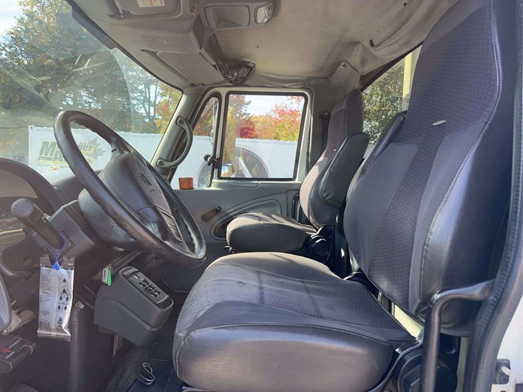 2003-international-durastar-4300-image-23
