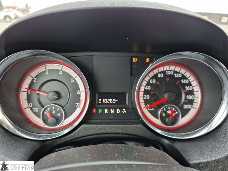 2014-dodge-grand-caravan-sxt-image-11