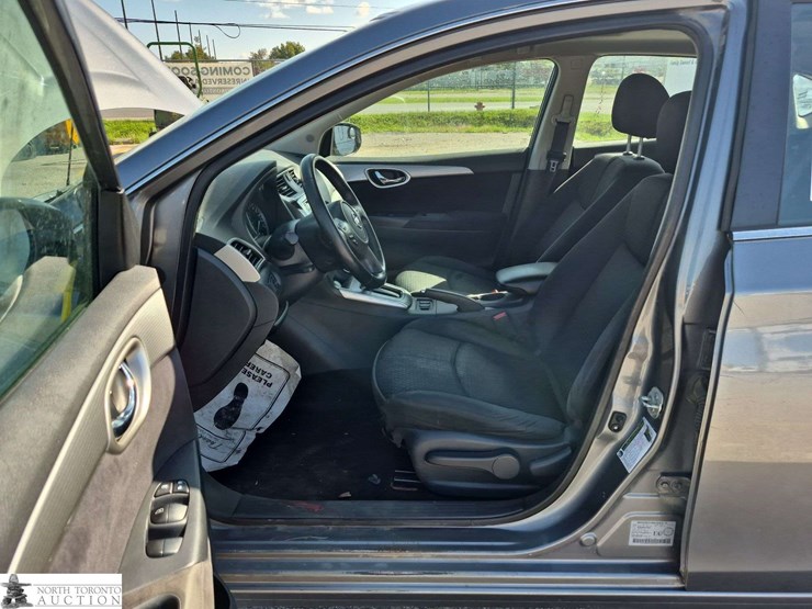 2018-nissan-sentra-sv-4dr-sedan-image-10
