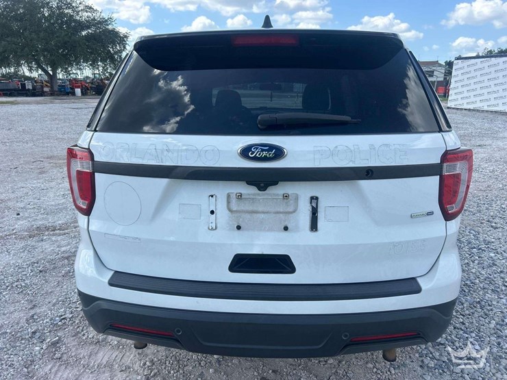 2018-ford-explorer-image-26